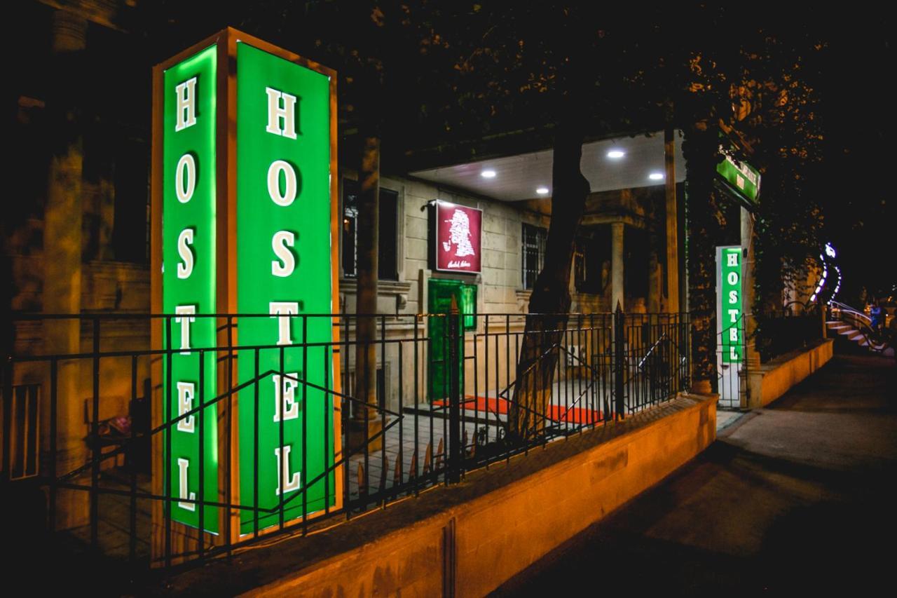 Sherlock Holmes Hostel Baku Exterior photo