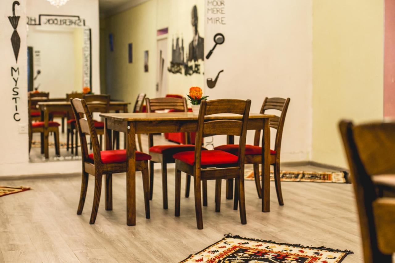 Sherlock Holmes Hostel Baku Exterior photo