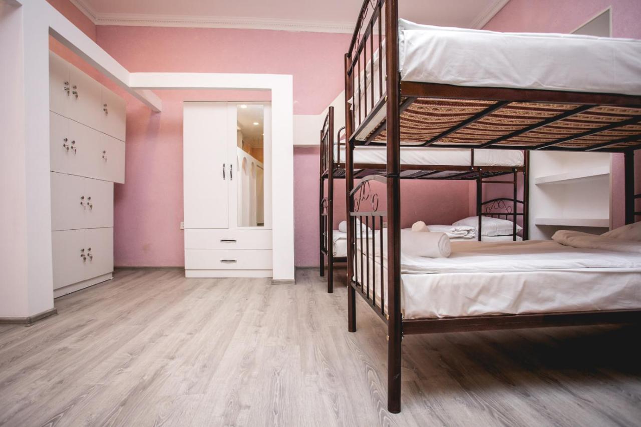 Sherlock Holmes Hostel Baku Exterior photo