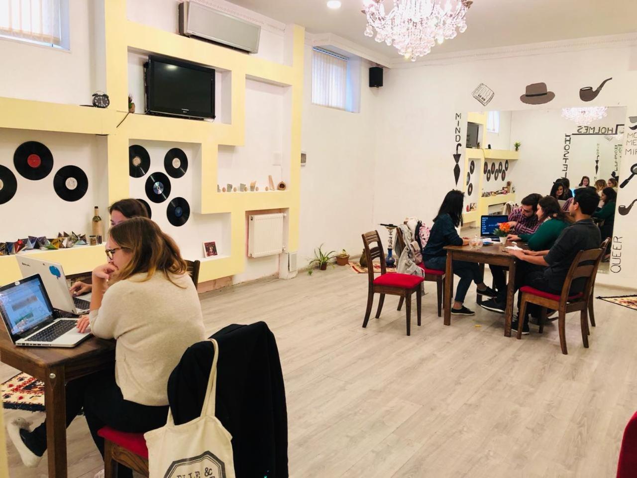 Sherlock Holmes Hostel Baku Exterior photo